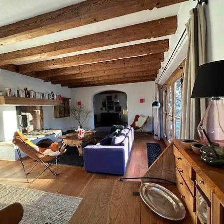 Semesterbostad Haus Am Berg